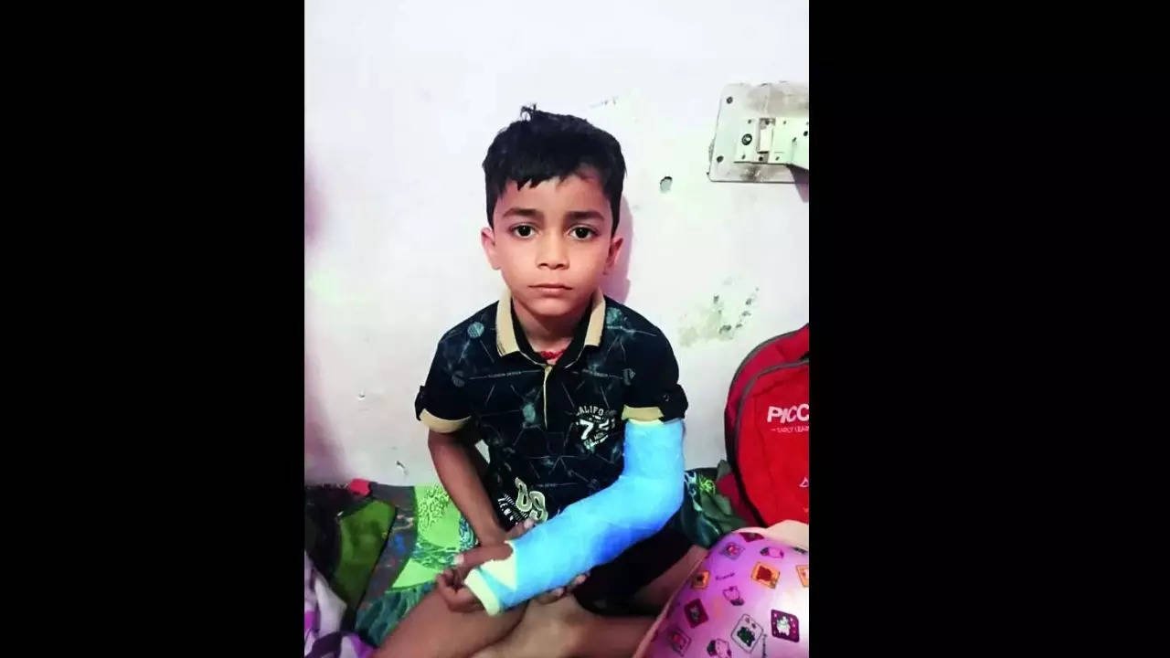 Boy with broken arm turned away by Delhi hospitals