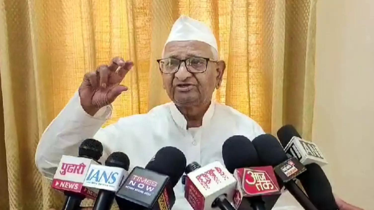 Liquor policy drowned Kejriwal, AAP: Anna Hazare