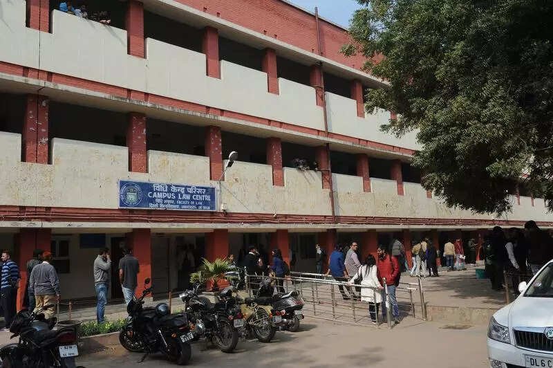 Protests over detention of students delay DU law exam