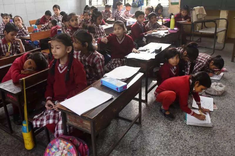 Govt plans ordinance to regulate pvt school fee hikes