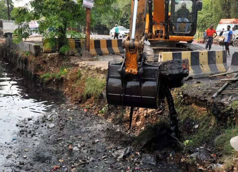 As monsoon prep, MCD removes over 1.7 Lakh MT silt from city drains